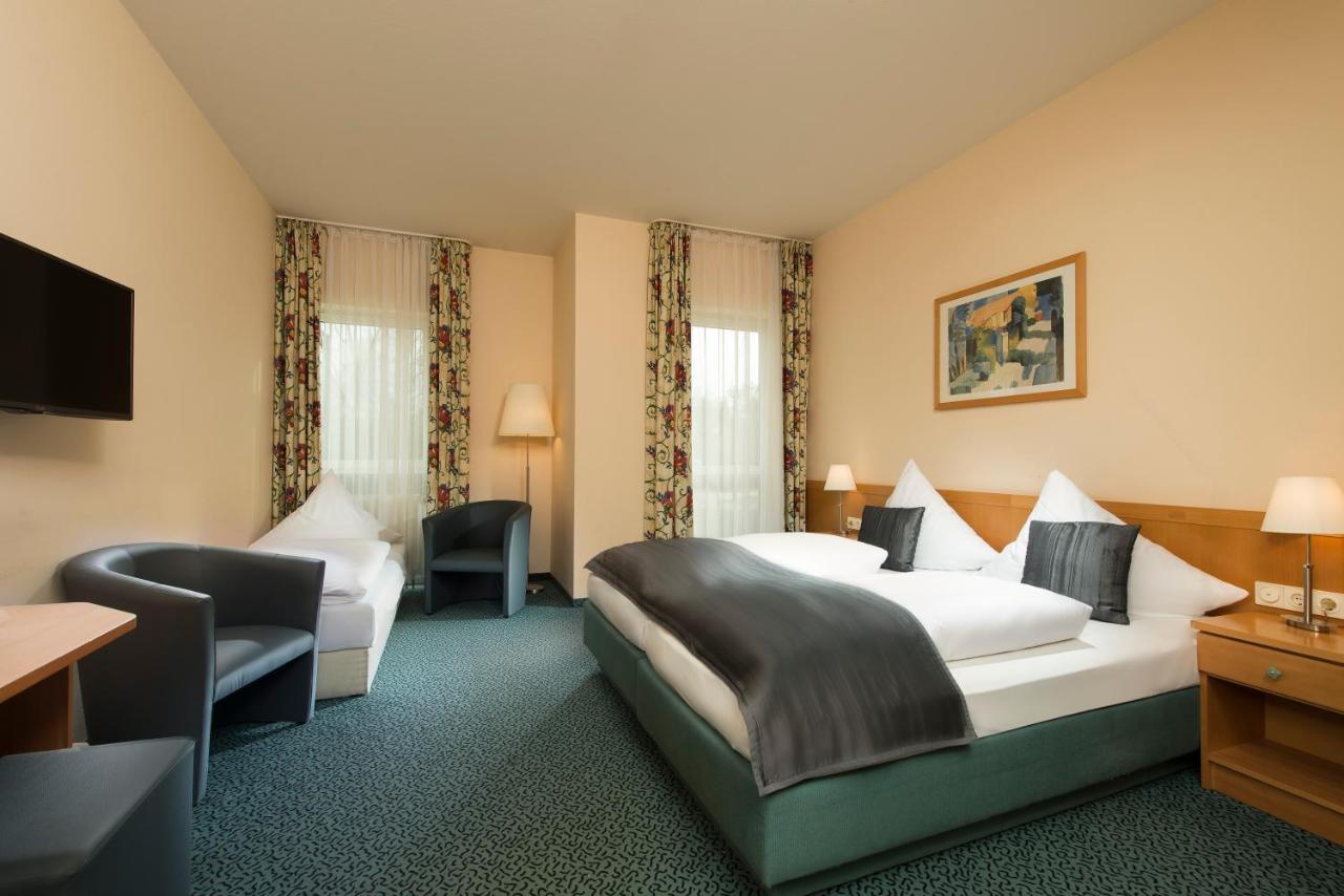 Hotel Schloss Schweinsburg Neukirchen-Pleiße Esterno foto