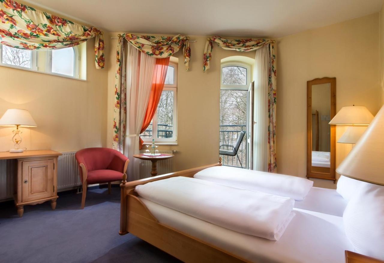 Hotel Schloss Schweinsburg Neukirchen-Pleiße Esterno foto