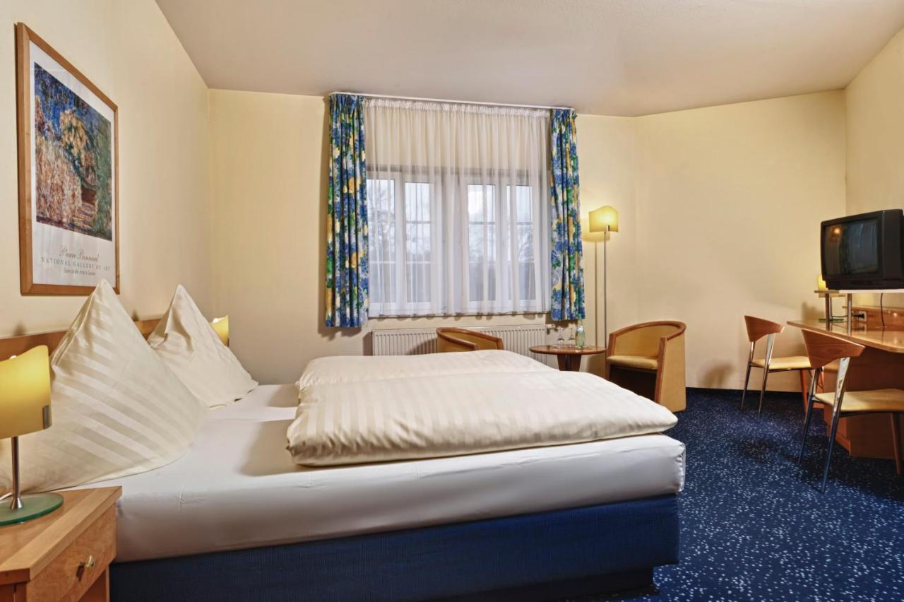 Hotel Schloss Schweinsburg Neukirchen-Pleiße Esterno foto