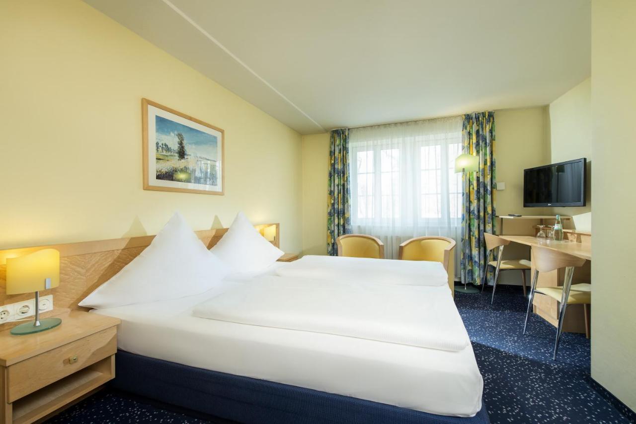 Hotel Schloss Schweinsburg Neukirchen-Pleiße Esterno foto