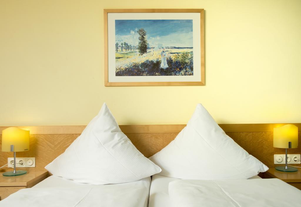 Hotel Schloss Schweinsburg Neukirchen-Pleiße Camera foto