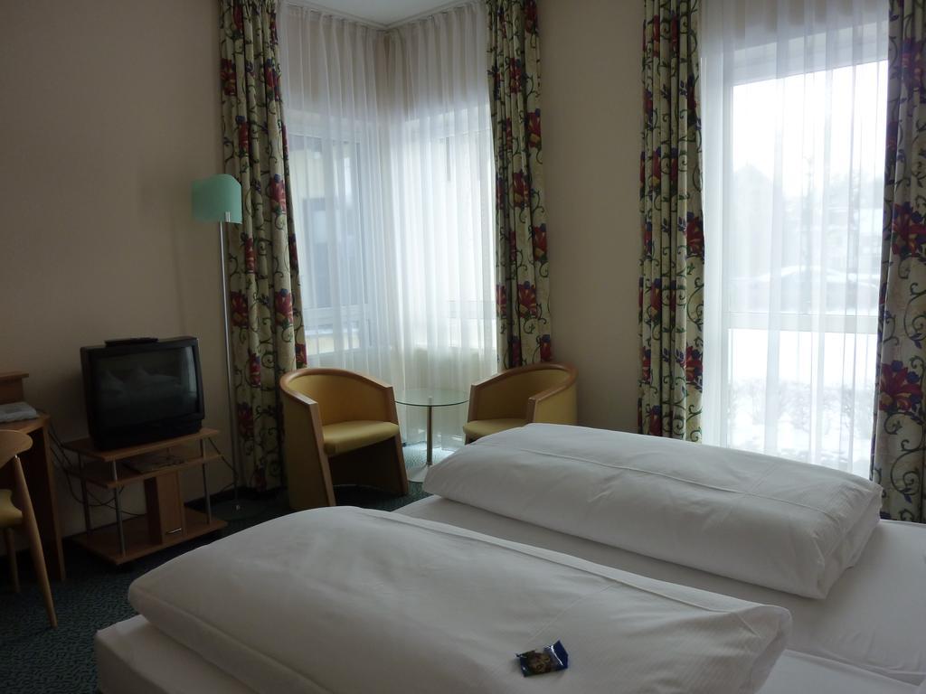 Hotel Schloss Schweinsburg Neukirchen-Pleiße Camera foto