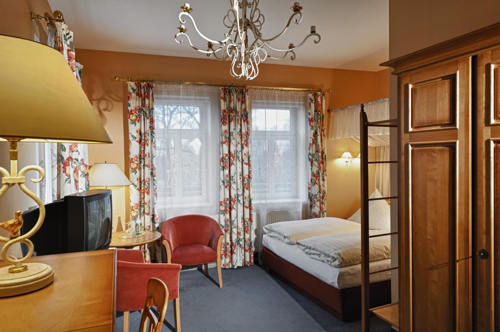 Hotel Schloss Schweinsburg Neukirchen-Pleiße Camera foto